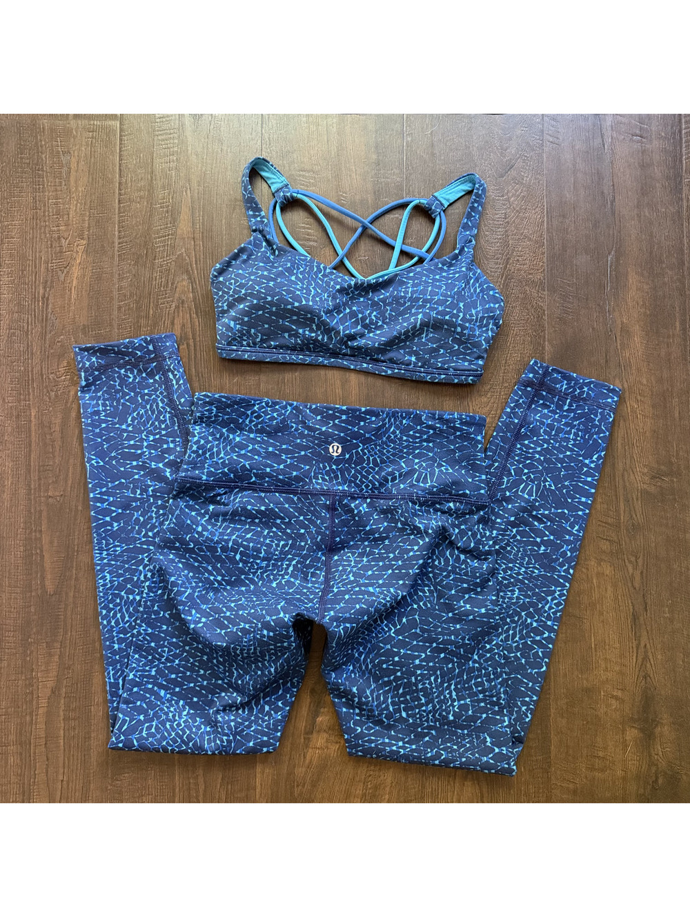 Lululemon Samba Snake Kayak Blue Matching Set Leggings Sports Bra Size 4